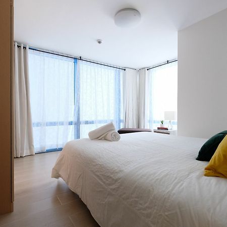 Csuites At Two Central Residences Makati City Exterior photo