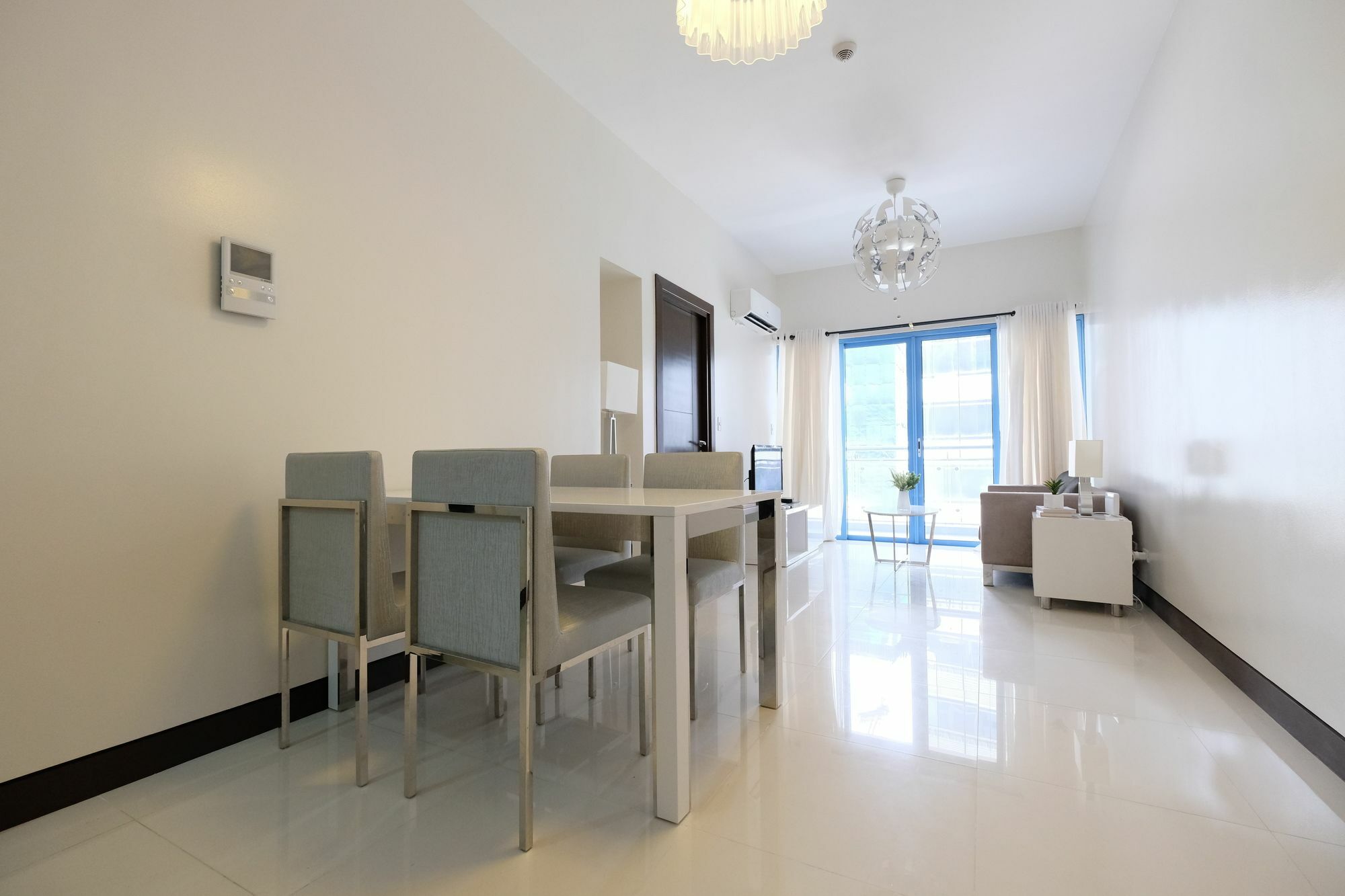 Csuites At Two Central Residences Makati City Exterior photo