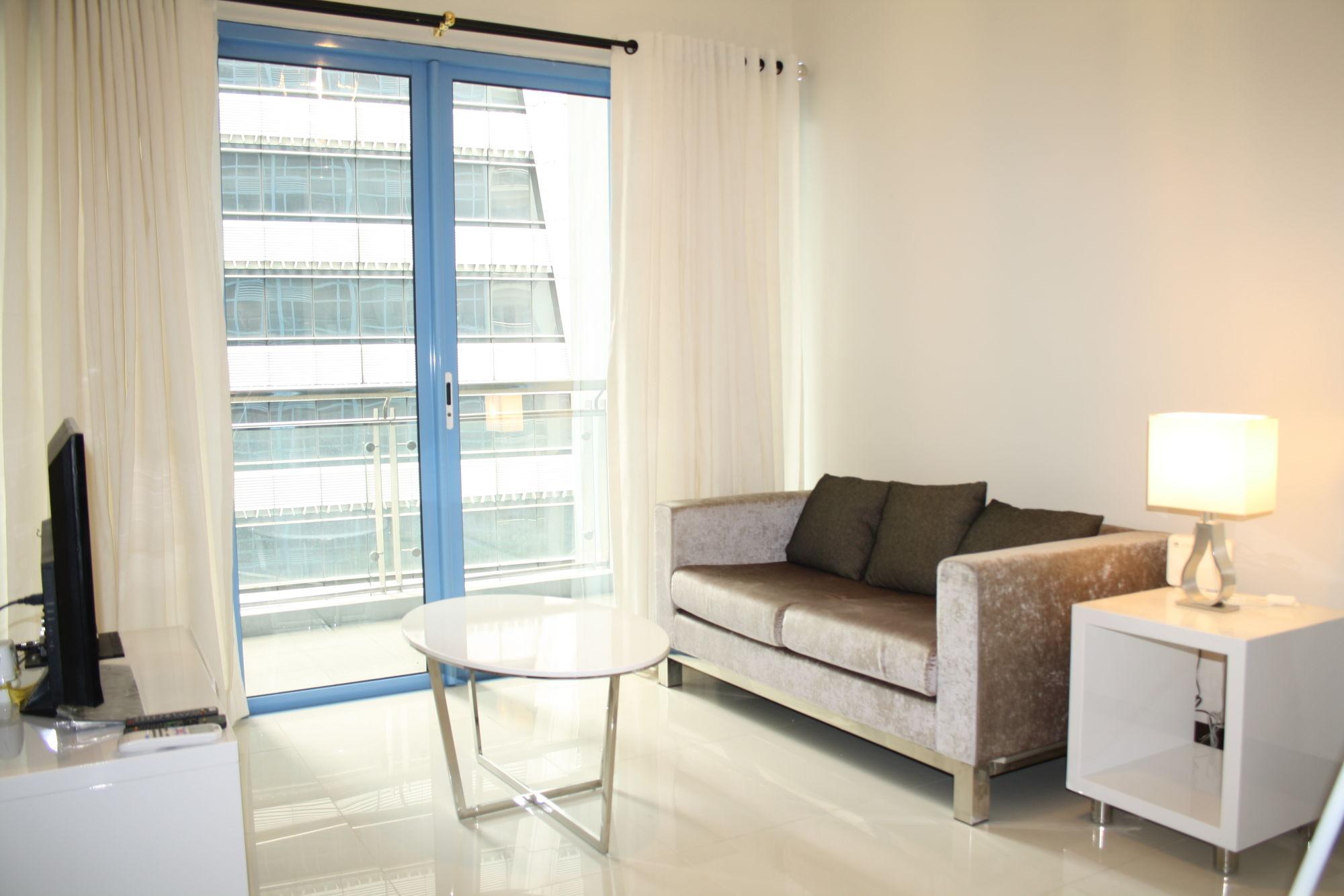 Csuites At Two Central Residences Makati City Exterior photo