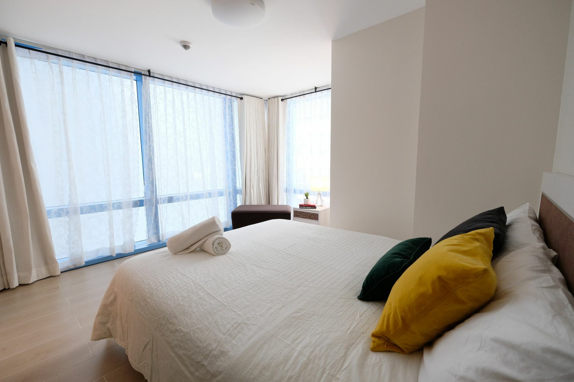 Csuites At Two Central Residences Makati City Exterior photo